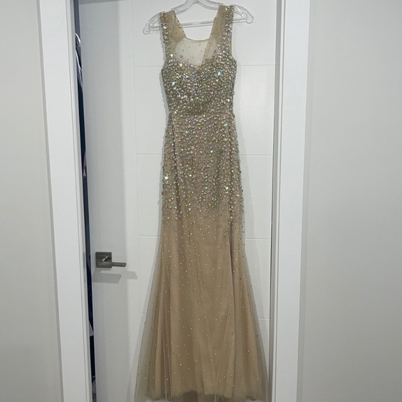 Stunning sparkling Dress, formal, open back, with slit. - Picture 5 of 6